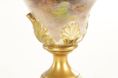 Lot 61 - A FINE ROYAL WORCESTER CABINET VASE PAINTED BY HARRY DAVIS