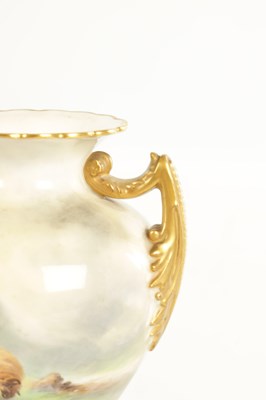 Lot 61 - A FINE ROYAL WORCESTER CABINET VASE PAINTED BY HARRY DAVIS