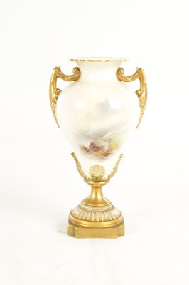 Lot 61 - A FINE ROYAL WORCESTER CABINET VASE PAINTED BY HARRY DAVIS