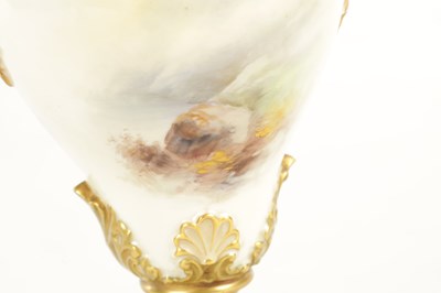 Lot 61 - A FINE ROYAL WORCESTER CABINET VASE PAINTED BY HARRY DAVIS