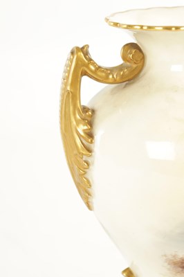 Lot 61 - A FINE ROYAL WORCESTER CABINET VASE PAINTED BY HARRY DAVIS