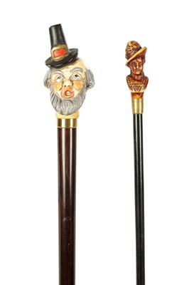 Lot 612 - AN EARLY 20TH CENTURY AMUSING CARVED MASK HANDLED WALKING STICK