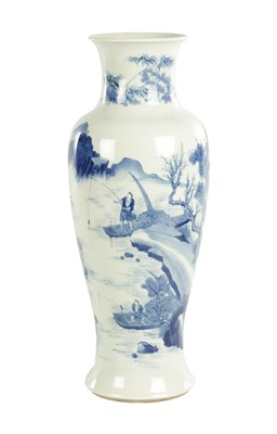 Lot 121a - A CHINESE BLUE AND WHITE VASE OF 17TH CENTURY KANGXI DESIGN