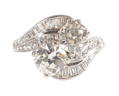 Lot 346 - A FINE PLATINUM SET CROSS-OVER TWO-STONE DIAMOND RING