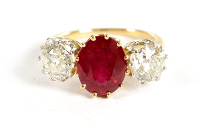 Lot 339 - A FINE 18CT YELLOW GOLD RUBY AND TWO-STONE DIAMOND RING