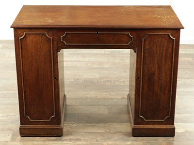 Lot 1423 - A GEORGE III MAHOGANY KNEEHOLE DESK