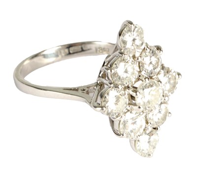 Lot 331 - A LADIES 18CT WHITE GOLD DIAMOND SET RING