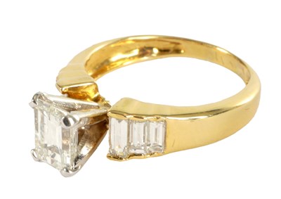 Lot 338 - A LADIES 18CT GOLD TIFFANY STYLE SEVEN STONE DIAMOND RING