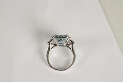 Lot 325 - A LADIES' 18CT WHITE GOLD AQUAMARINE AND DIAMOND RING
