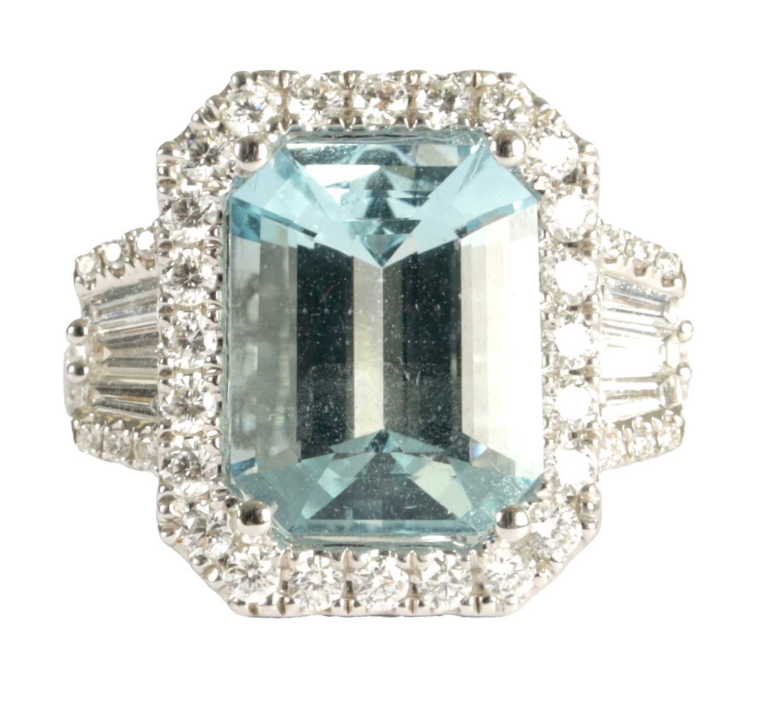 Lot 325 - A LADIES' 18CT WHITE GOLD AQUAMARINE AND DIAMOND RING