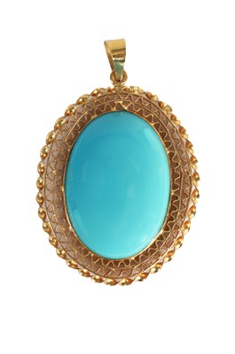 Lot 558 - A LADIES' 18CT GOLD CABOCHON TURQUOISE OVAL PENDANT