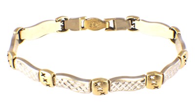 Lot 591 - A LADIES 14CT GOLD BRACELET