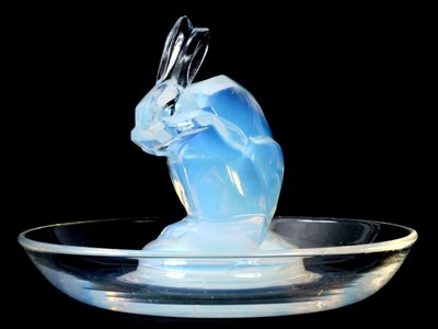 Lot 10 - R. LALIQUE, OPALESCENT LAPIN CENDRIER,...