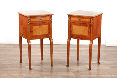 Lot 1377 - A GOOD PAIR OF EARLY 20TH CENTURY FRENCH SATINWOOD AND BURR PANELLED BEDSIDE TABLES