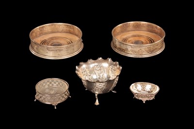 Lot 457 - A COLLECTION OF FIVE SILVER ITEMS