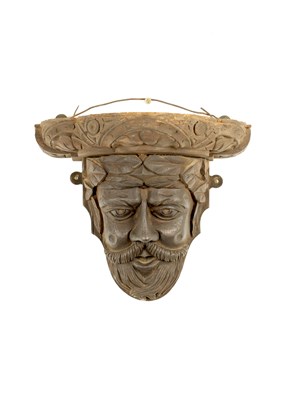 Lot 1131 - A 19TH CENTURY CARVED OAK MASKED HEAD WALL BRACKET