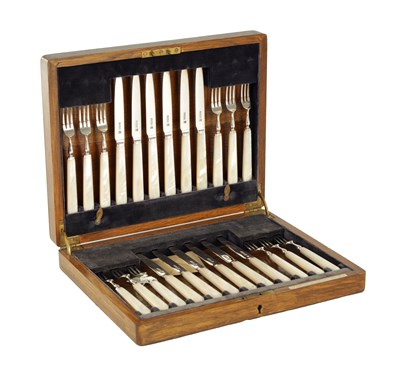 Lot 436 - A CASED SET OF TWELVE GEORGE V SILVER AND MOTHER OF PEARL DESSERT KNIVES AND FORKS