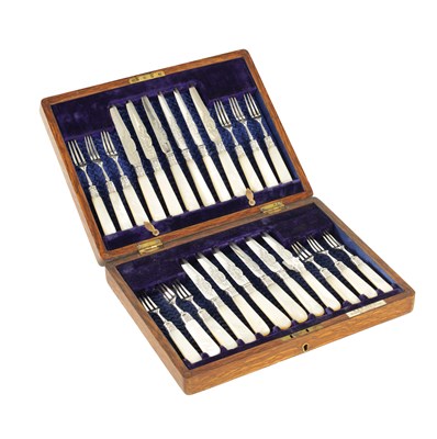 Lot 379 - A CASED SET OF TWELVE GEORGE V SILVER AND MOTHER OF PEARL DESSERT KNIVES AND FORKS