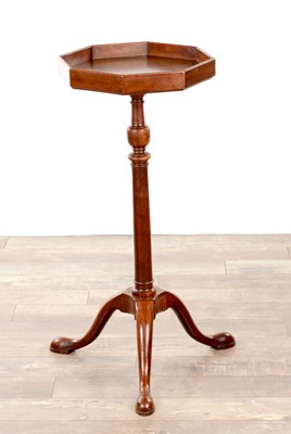 Lot 1170 - A GOOD GEORGE II MAHOGANY CAMPAIGN TRIPOD TABLE