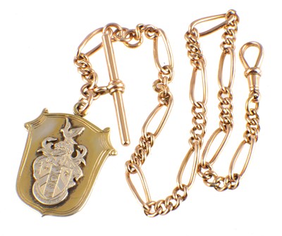 Lot 528 - A 9CT GOLD ALBERT POCKET WATCH CHAIN WITH SILVER FOB