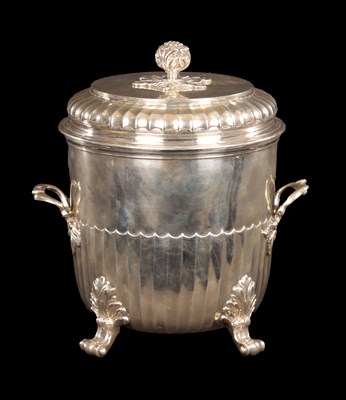Lot 487 - AN EDWARD VII CYLINDRICAL SILVER BISCUIT BARREL