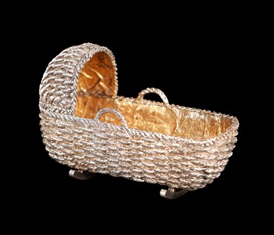 Lot 293 - A LATE 20TH CENTURY ASPREY OF LONDON, SILVER CRADLE