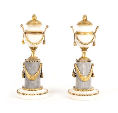 Lot 903 - A PAIR OF EARLY 19TH CENTURY FRENCH GILT BRONZE AND MARBLE CASSOLETTES
