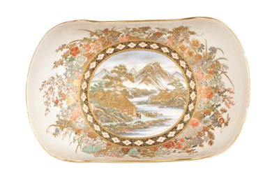 Lot 267 - A FINE LATE 19TH CENTURY JAPANESE MEIJI SCALLOP SIDED RECTANGULAR SHALLOW DISH BY YABU MEIZAN (1853-1934)