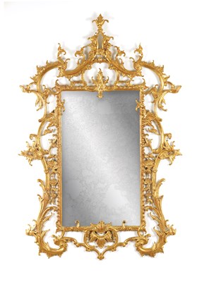 Lot 1305 - A GOOD 19TH CENTURY CARVED GILT WOOD CHIPPENDALE STYLE HANGING MIRROR