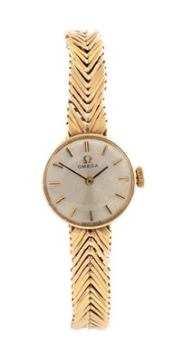 Lot 1413 - A LADIES 9CT GOLD OMEGA WRIST WATCH