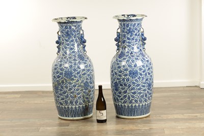 Lot 151 - A LARGE PAIR OF 19TH CENTURY CHINESE BLUE AND WHITE PORCELAIN VASES