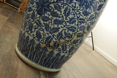 Lot 151 - A LARGE PAIR OF 19TH CENTURY CHINESE BLUE AND WHITE PORCELAIN VASES