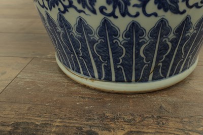 Lot 151 - A LARGE PAIR OF 19TH CENTURY CHINESE BLUE AND WHITE PORCELAIN VASES