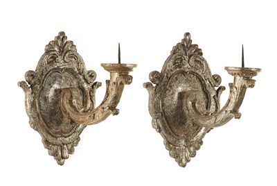 Lot 1275 - A PAIR OF 17TH CENTURY CONTINENTAL CARVED PAINTED WALL SCONCES