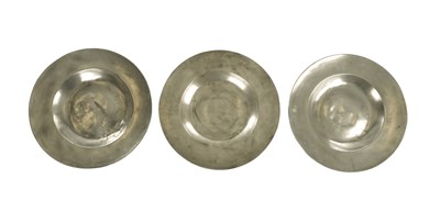 Lot 828 - A SET OF THREE 17TH CENTURY BROAD RIM PEWTER CHARGERS