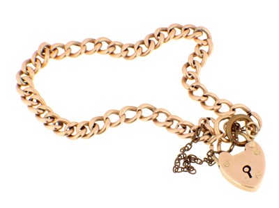 Lot 549 - A 9CT GOLD CURB CHAIN BRACELET WITH LOCKET CLASP