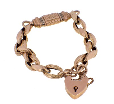 Lot 547 - A 9CT GOLD BELCHER LINK BRACELET WITH LOCKET CLASP