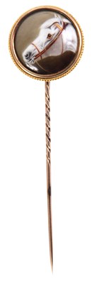 Lot 143 - A LATE 19TH CENTURY GOLD MOUNTED CIRCULAR TIE...