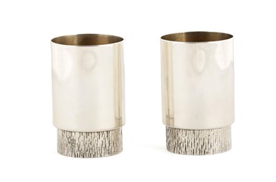 Lot 377 - A PAIR OF LATE 20TH CENTURY SILVER BEAKERS
