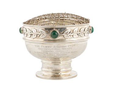 Lot 299 - A SMALL GEORGE V ART NOUVEAU STYLE SILVER ROSE BOWL