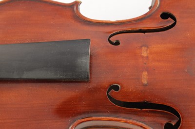 Lot 699 - A VIOLIN WITH A TWO PIECE BACK BEARING LABEL J W OWEN MAKER LEEDS