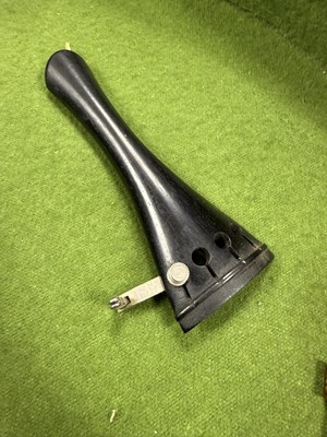Lot 699 - A VIOLIN WITH A TWO PIECE BACK BEARING LABEL J W OWEN MAKER LEEDS