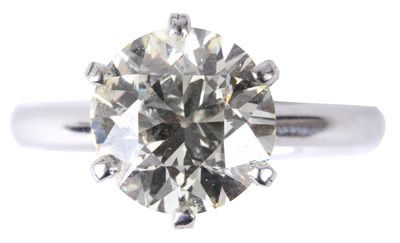 Lot 154 - A LADIES PLATINUM 3ct SOLITAIRE DIAMOND RING...