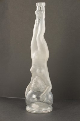 Lot 14 - A 19TH CENTURY FRENCH FROSTED AND CLEAR GLASS SOAP BOTTLE BY LEGRAS & CIE