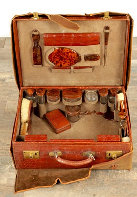 Lot 888 - ASPREY & CO. LONDON. A FINE 1920'S CROCODILE SKIN AND SILVER GILT GENTLEMAN'S TRAVEL CASE