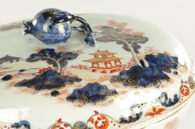 Lot 183 - AN 18TH/19TH CENTURY CHINESE IMARI PORCELAIN TUREEN