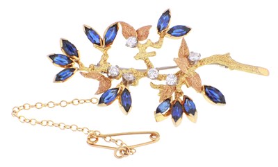 Lot 531 - AN 18CT YELLOW GOLD DIAMOND AND SAPPHIRE FLOWER SPRAY BROOCH
