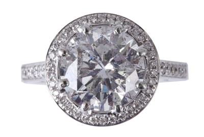 Lot 157 - A LADIES 18ct WHITE GOLD 4.22ct MODERN...