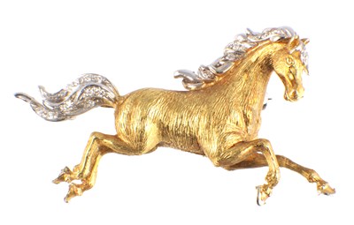 Lot 533 - AN 18CT YELLOW GOLD AND DIAMOND SET BROOCH