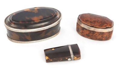 Lot 581 - TWO TORTOISESHELL AND SILVER METAL MOUNTED ITEMS AND A SMALL BURR WOOD SNUFF BOX